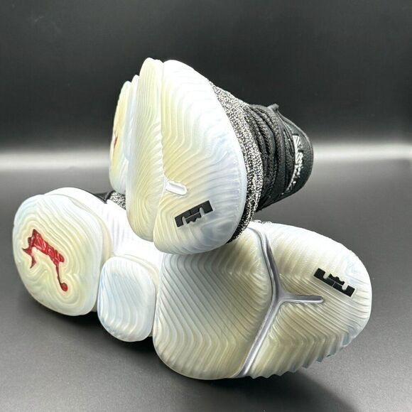 Nike LeBron 16 'Oreo' (2018) - Picture 9 of 13
